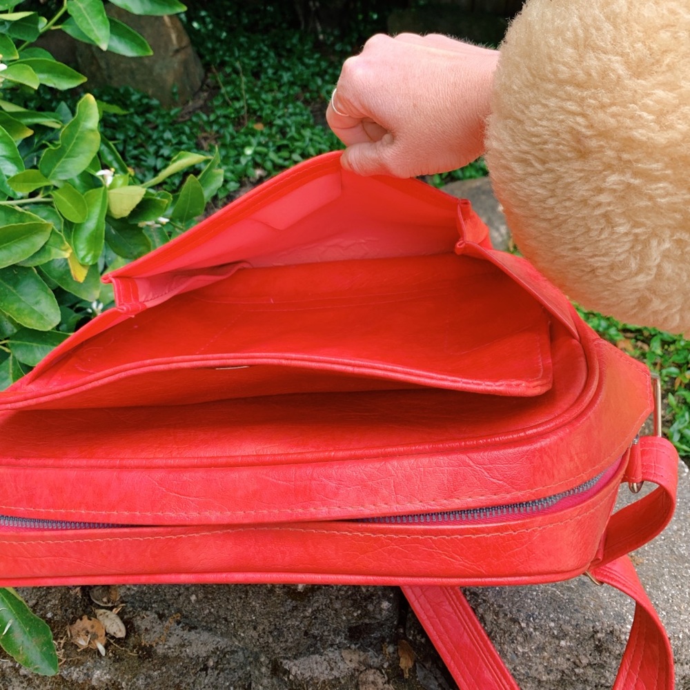 SOLD 70's SAMSONITE Silhouette Coral Red Carryall - Picture 5 of 8